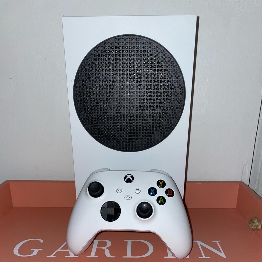 X box All Digital Console 👾🕹️ - Picture 1 of 3